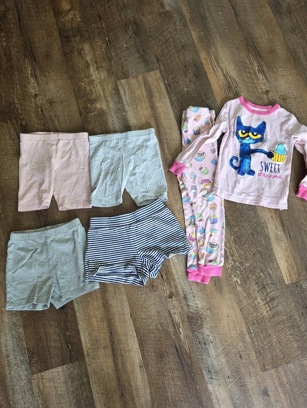 Pete The Cat Pajama Set, And 4 Pairs Of Knit Shorts Size 4t H&m, Gymboree, Place